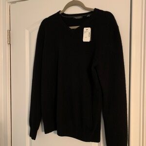 NWT SAKS Fifth Ave Black v-neck Cashmere sweater